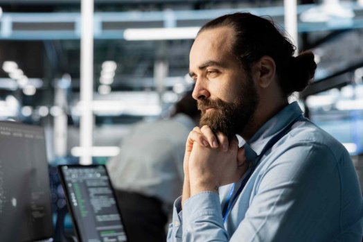 Explore how AI is transforming telecom networks with self-optimization, predictive maintenance, digital twins and advanced orchestration